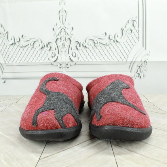 L.L. Bean Shoes - LL BEAN Women's Red Cat Motif Daybreak Scuffs Lined Wool Slippers Size 6 M